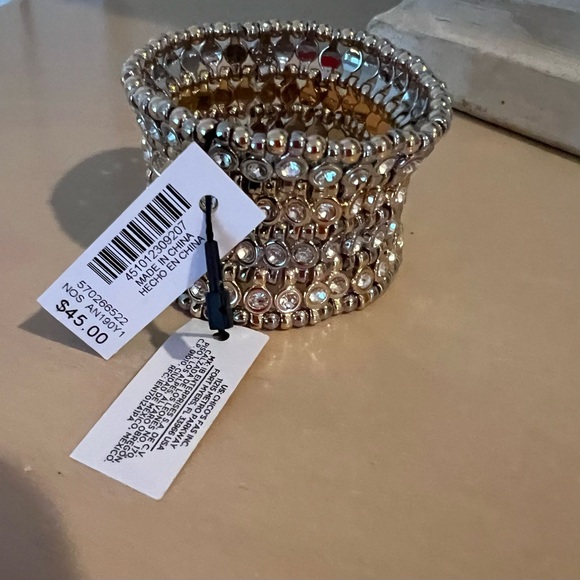 🔥🔥🔥WHBM Beautiful sparkling Pave-accent wide stretch bracelet NWT - Picture 6 of 8
